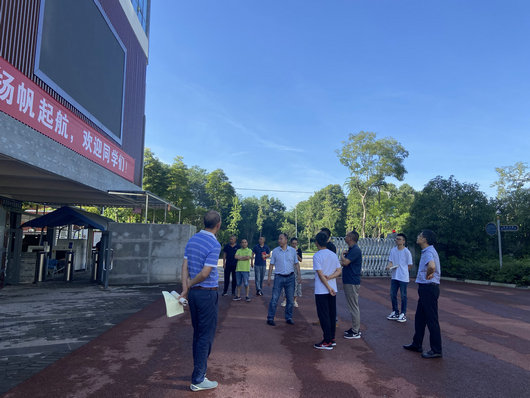 【成都中专学校】成都青苏职业中专学校开展新学期校园安全环境整治工作