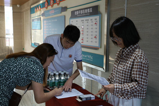 【成都职业学校】青苏职中举行校集群家委会换届暨家长学校知识讲座活动
