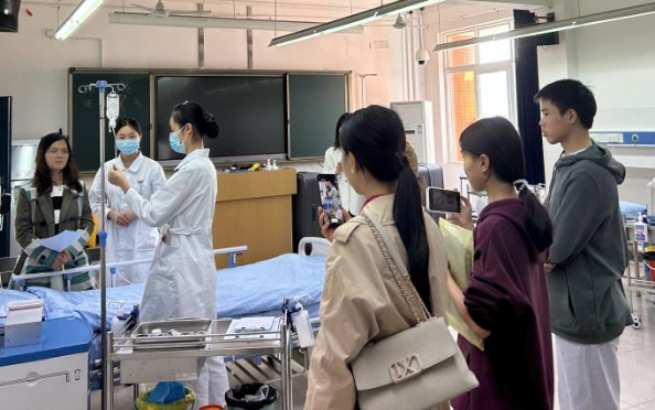 【成都护理学校】南充卫生学校到成都铁路卫生学校进行“护理技能大赛”经验交流学习