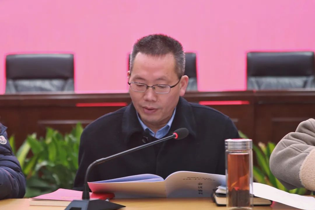 【重庆职业学校】四川仪表工业学校召开中心组（扩大）学习会