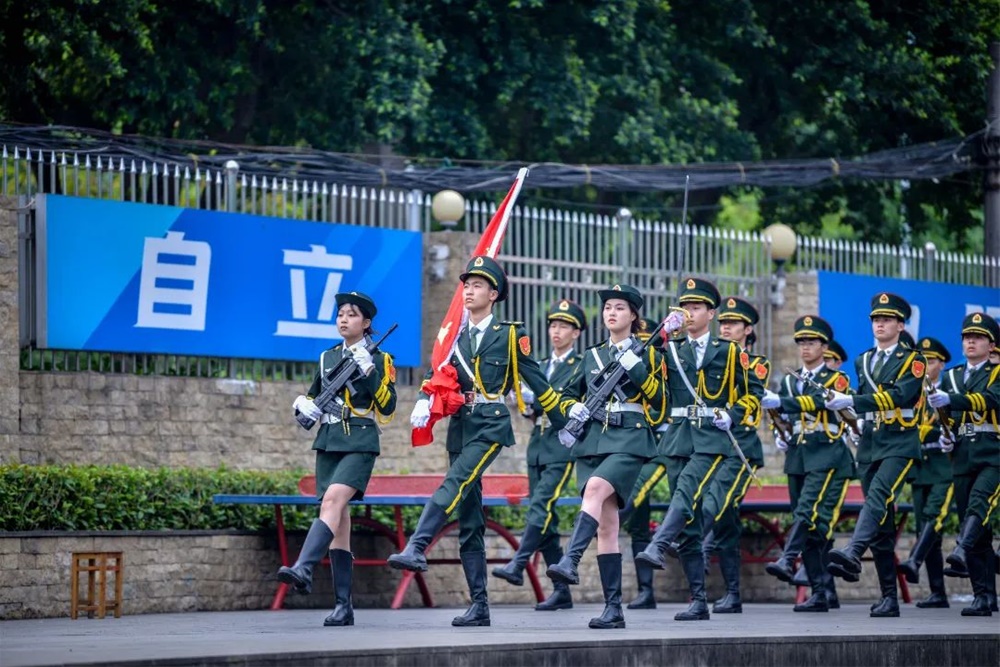 【重庆职教中心】九龙坡职业教育中心举行“五四”表彰大会暨春季入团仪式系列活动