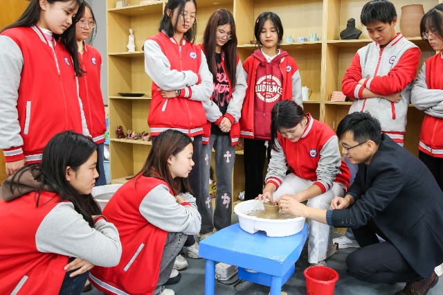 【重庆职业学校】民族职业院校人才培养与非遗文化传承互动共生的探索与实践