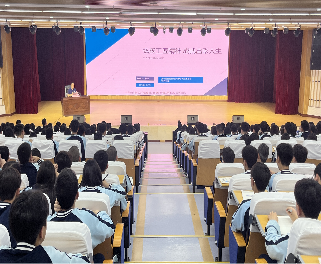 【重庆职教中心】世界技能大赛冠军梁攀来重庆市黔江区民族职业教育中心开展 “工匠进校园”宣讲活动