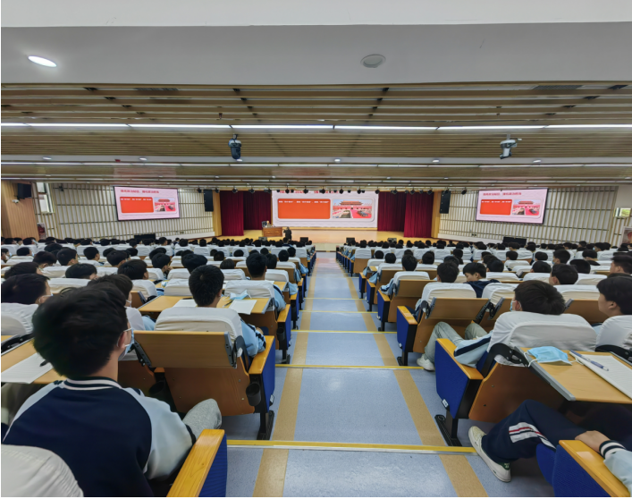 【重庆职教中心】重庆市黔江区民族职业教育中心邀请重庆劳模欧国东来校开展专题讲座