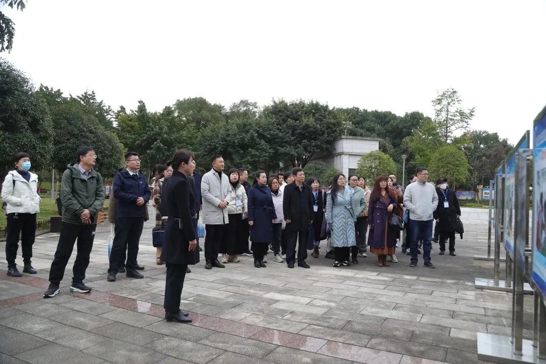 【重庆职业学校】山东省职业技术教育师资培训中心齐鲁名班主任建设工程人选一行到校参观交流