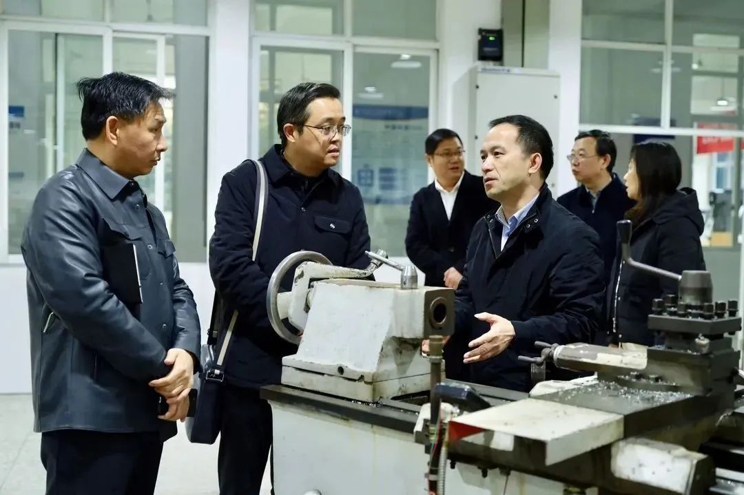 【重庆职业学校】重庆市渝中职业教育中心领导一行到校参观交流