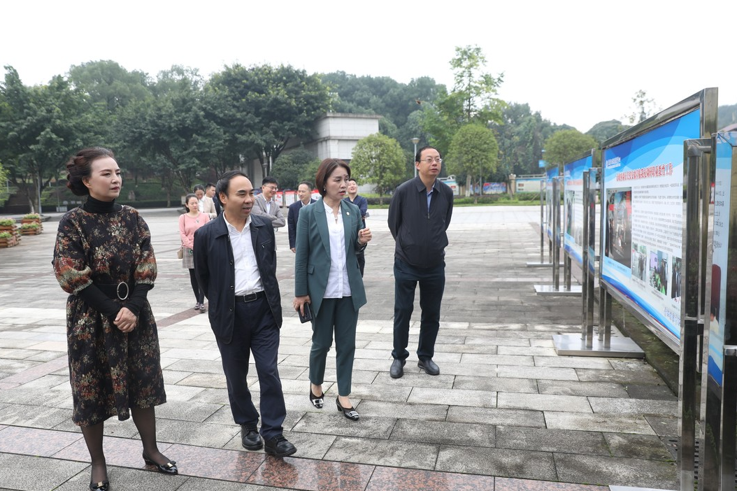 【重庆职教中心】上合组织国家多功能经贸平台教育工作联盟“职普融通”试点工作座谈会在立信职教中心召开