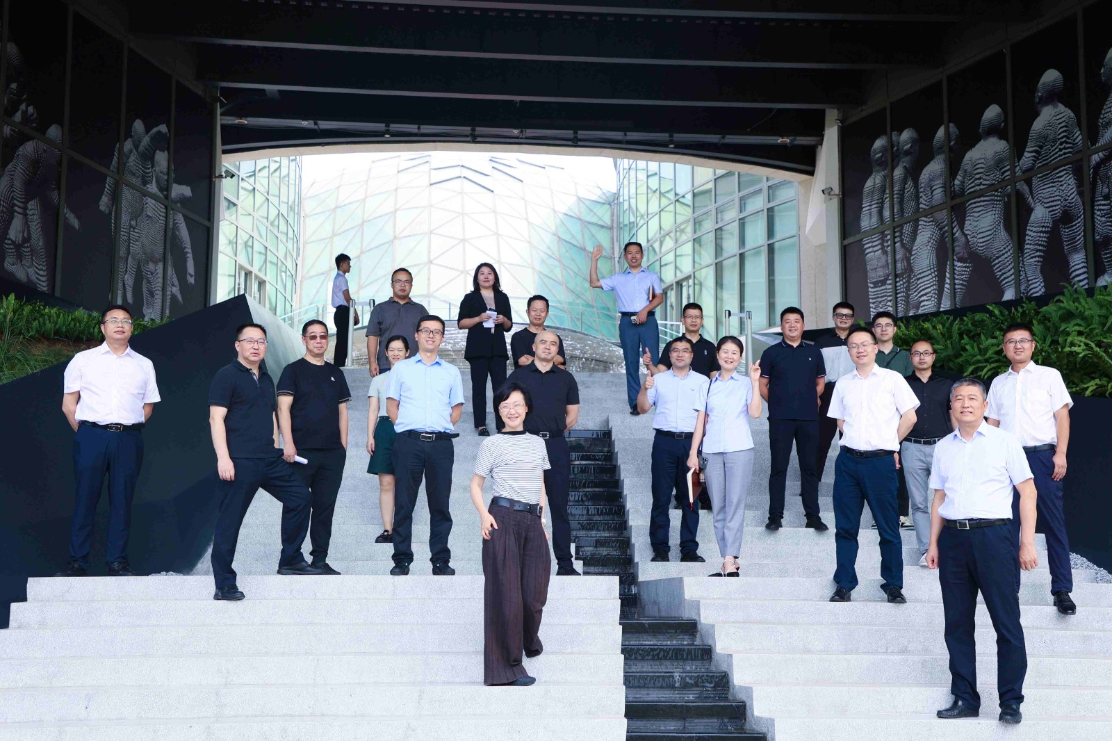 【重庆职业学校】参观悦来国际会展城 学习产城融合设计特色 助力重庆创建全球“设计之都”