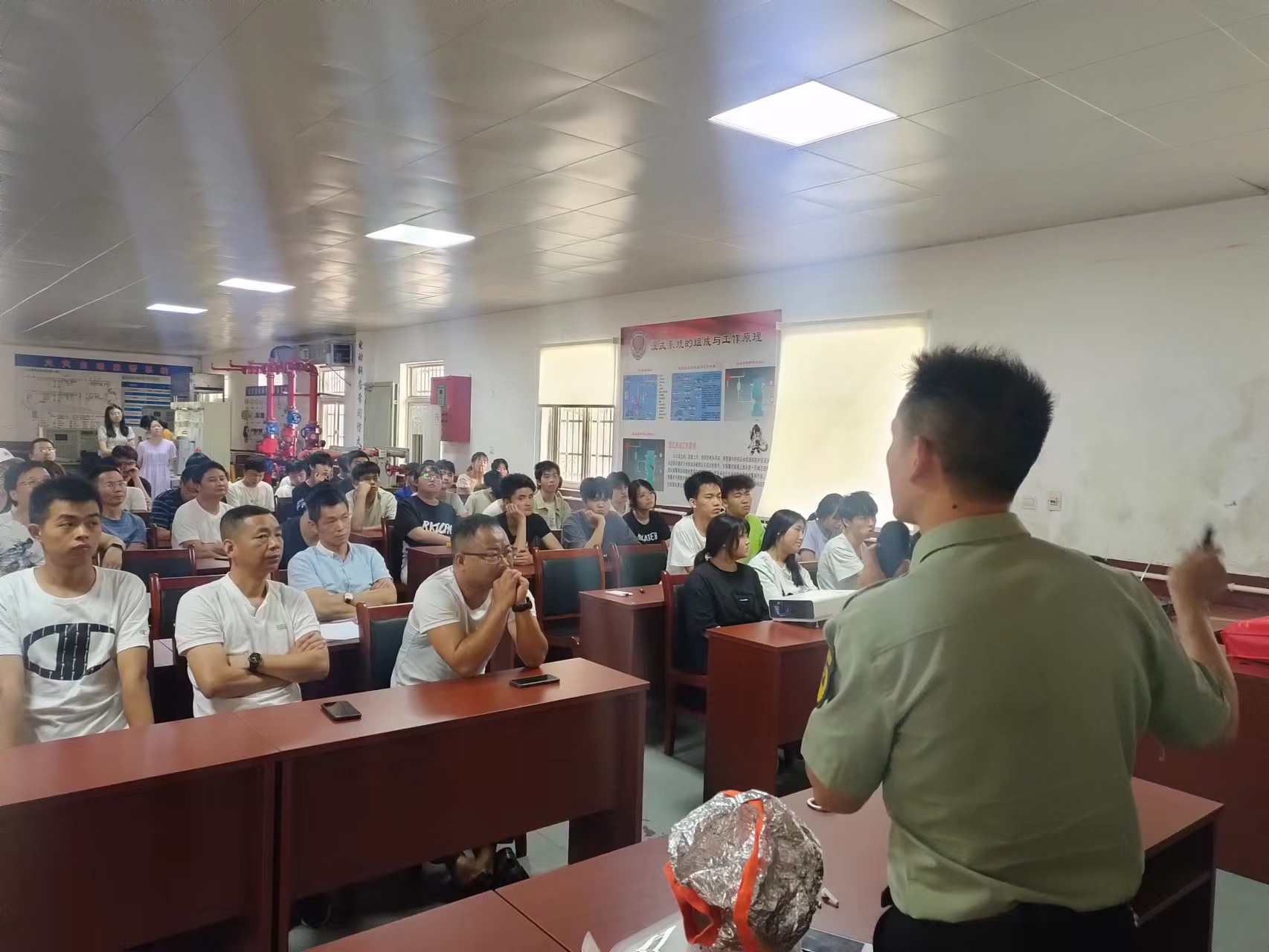 【长沙技校】长沙高级技工学校组织全体师生开展消防安全演练