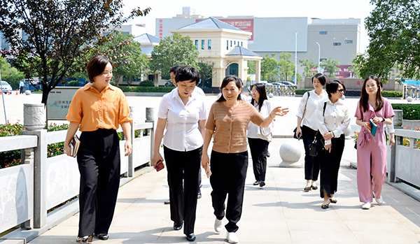 【岳阳技师学院】湖南省商业技师学院孙学玲一行来访