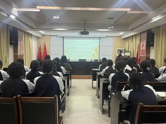 【南阳中专学校】南阳第二中等职业学校开展青少年心理健康知识讲座