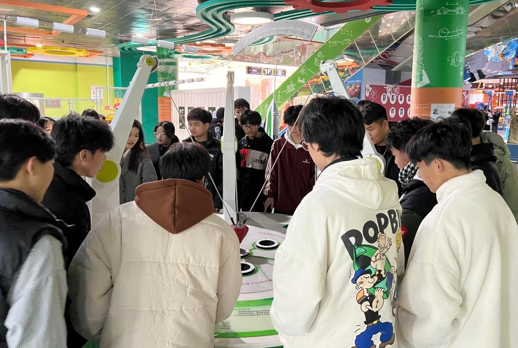 【洛阳职业学校】信息工程系组织学生前往洛阳市科学技术馆研学