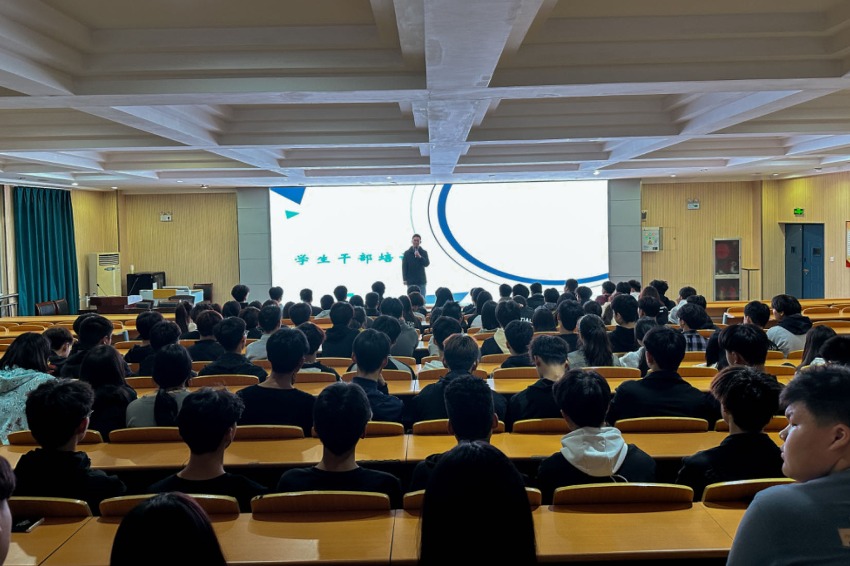 【洛阳职业学校】电信工程系召开学生会干部培训会议