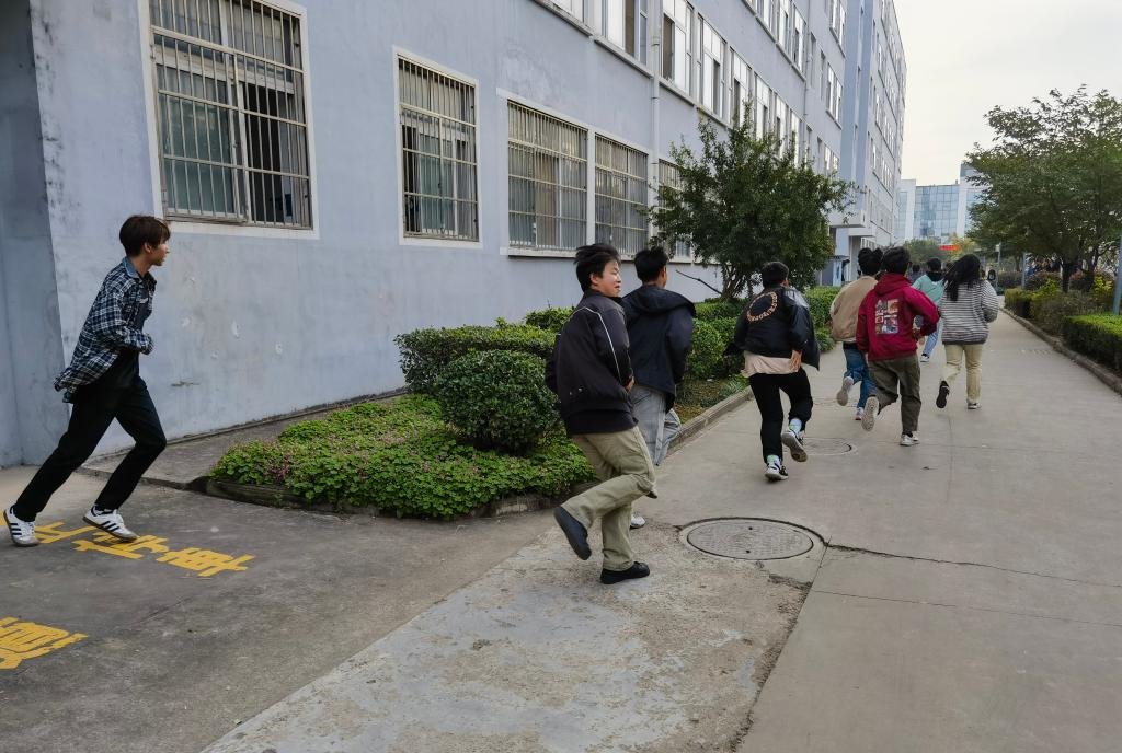 【洛阳铁路学校】洛阳铁路信息工程学校开展2023年秋季学期消防地震应急疏散演练活动