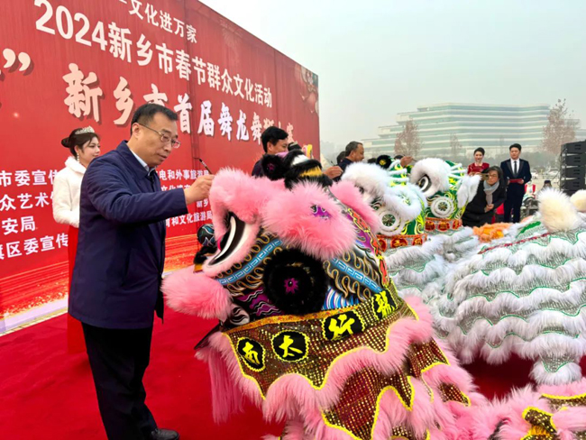 【新乡职教中心】新乡市职业教育中心南太行龙狮传承社亮相新乡市首届舞龙舞狮大赛