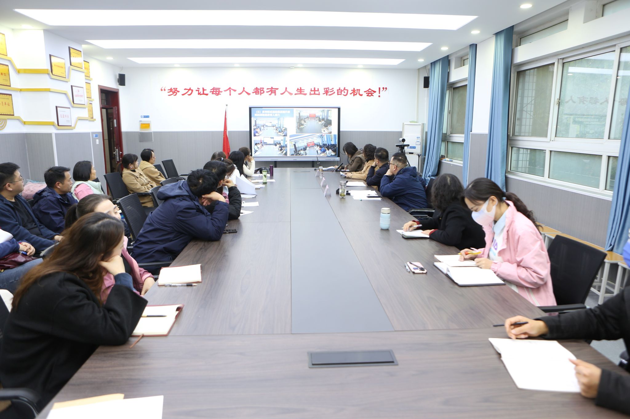 【郑州职业学校】郑州市经济贸易学校召开2023年度校级课题中期汇报会