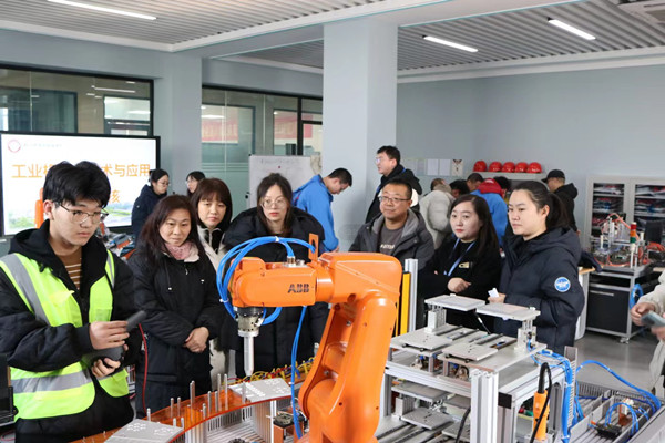 【郑州职业高中】郑州市商贸管理学校迎泽州县高级职业中学校参观交流