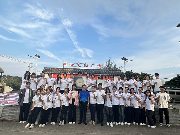 【梧州职业学校】艺术教育系开展乡村振兴叶脉花艺研学实践活动