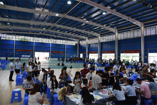 【南宁纺织学校】广西纺织工业学校2023级新生报到，开启校园新生活！