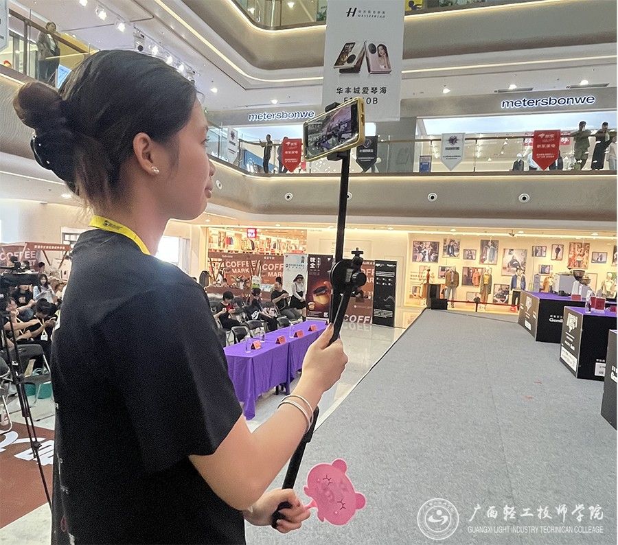 【南宁酒店管理学校】广西轻工技师学院酒店管理专业同学参加首届广西全能咖啡师比赛志愿服务