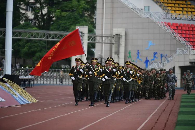 【河池职教中心】为祖国献礼!河池市职业教育中心学校举行 2023级新生军训总结大会