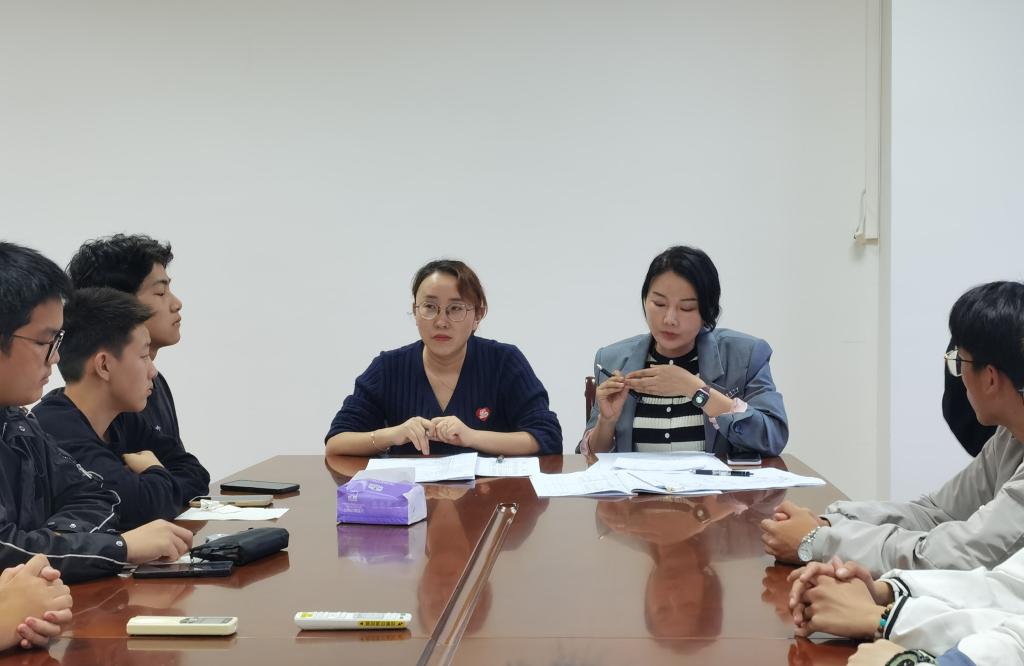 【福州铁路学校】福建铁路机电学校教务科组织召开期中教学检查学生座谈会