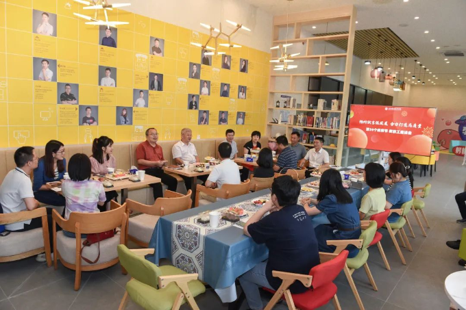 【深圳技师学院】 深圳鹏城技师学院召开第39个教师节教职工座谈会