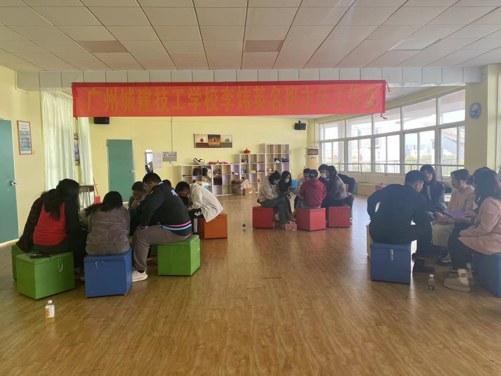 【广州职业学校】学校李炜英名班主任工作室举行班主任业务能力专题培训
