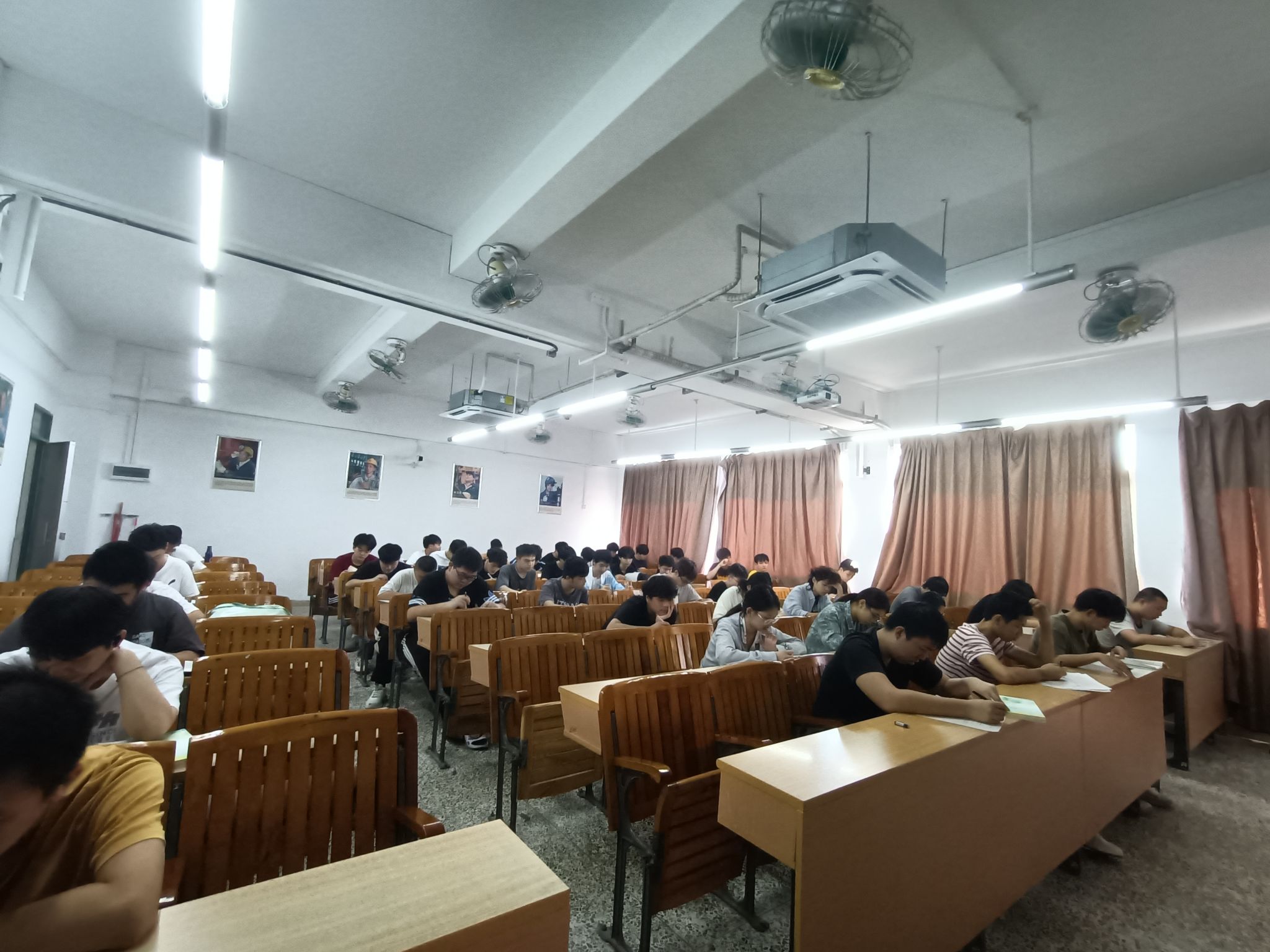 【广州职业学校】思政与基础部举行“哲学与人生”知识竞赛表彰大会