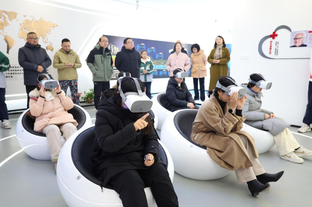 【南京中专学校】六合区职普融通大思政教育共同体构建学生心理健康教育横向协同育人体系活动于南京六合中等专业学校召开