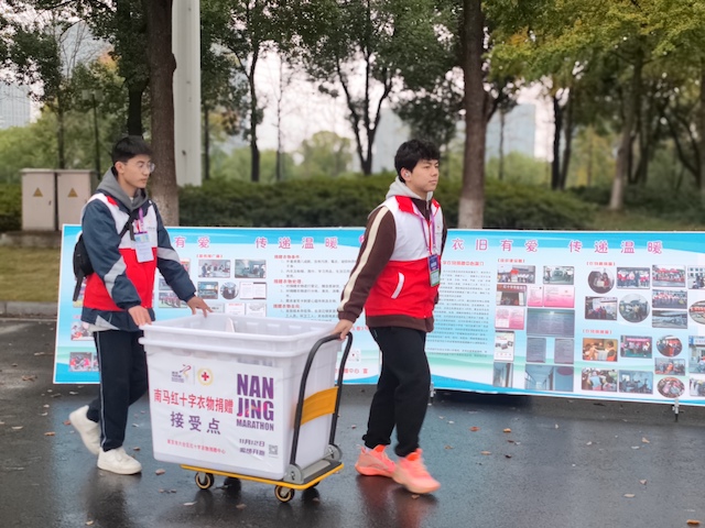 【南京中专学校】最美初冬 用爱升温──六合中专助力2023年南京马拉松