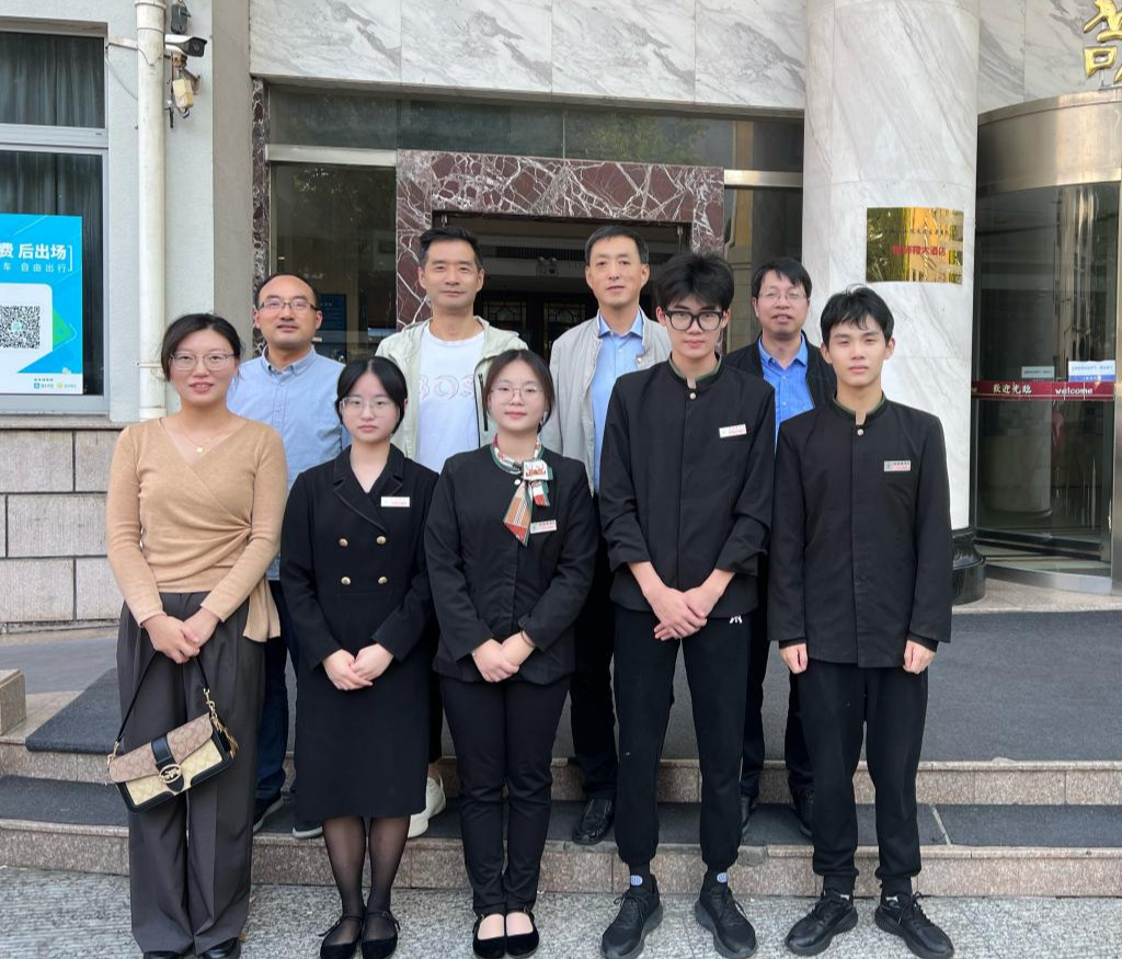 【南京中专学校】六合中专校领导走访企业看望实习学生