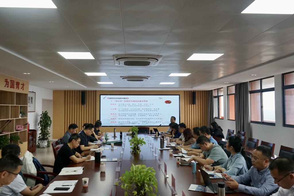 【南京中专学校】南京六合中等专业学校迎来由成都市中等职业教育卓越校长培训班教育团队来访