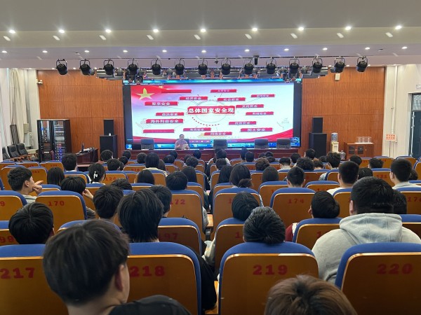 【蚌埠职业学校】​蚌埠建设学校开展国家安全教育日宣传活动