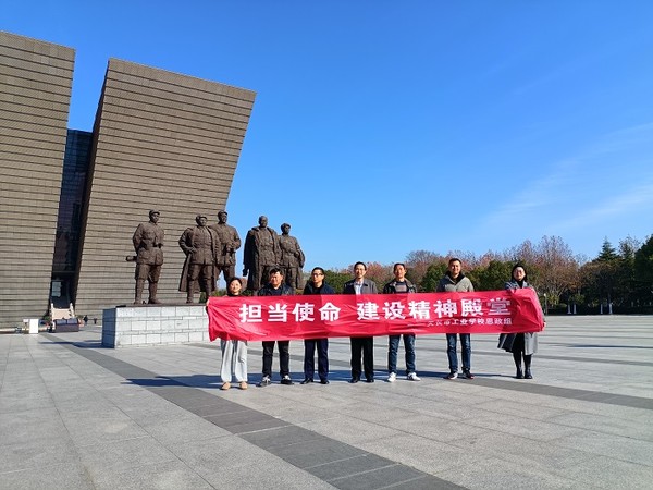 【滁州职业学校】追寻红色足迹 赓续红色血脉 天长市工业学校组织思政教师参观渡江战役纪念馆