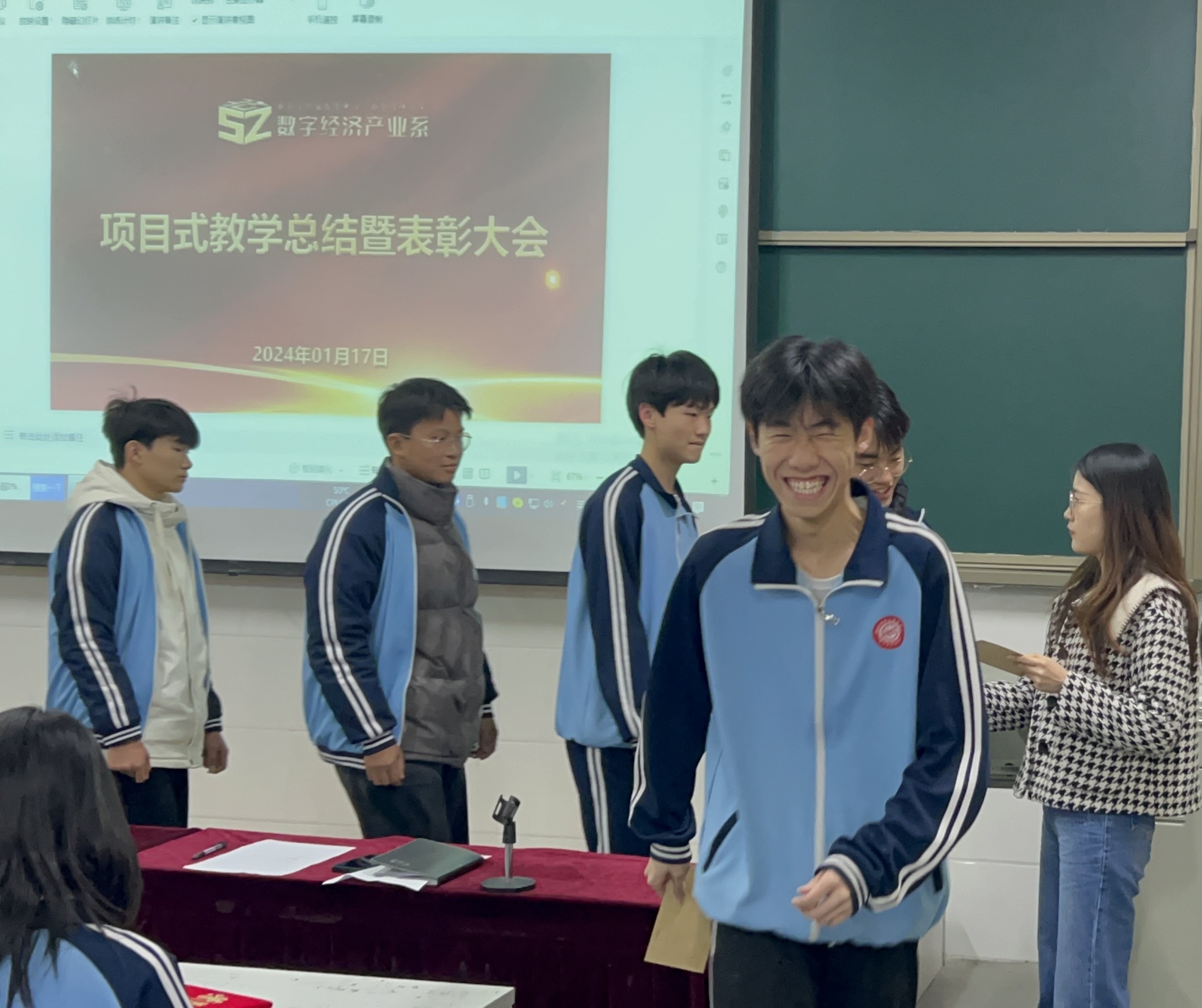 【新余职教中心】市职教中心数字经济产业系召开项目式教学总结暨表彰大会