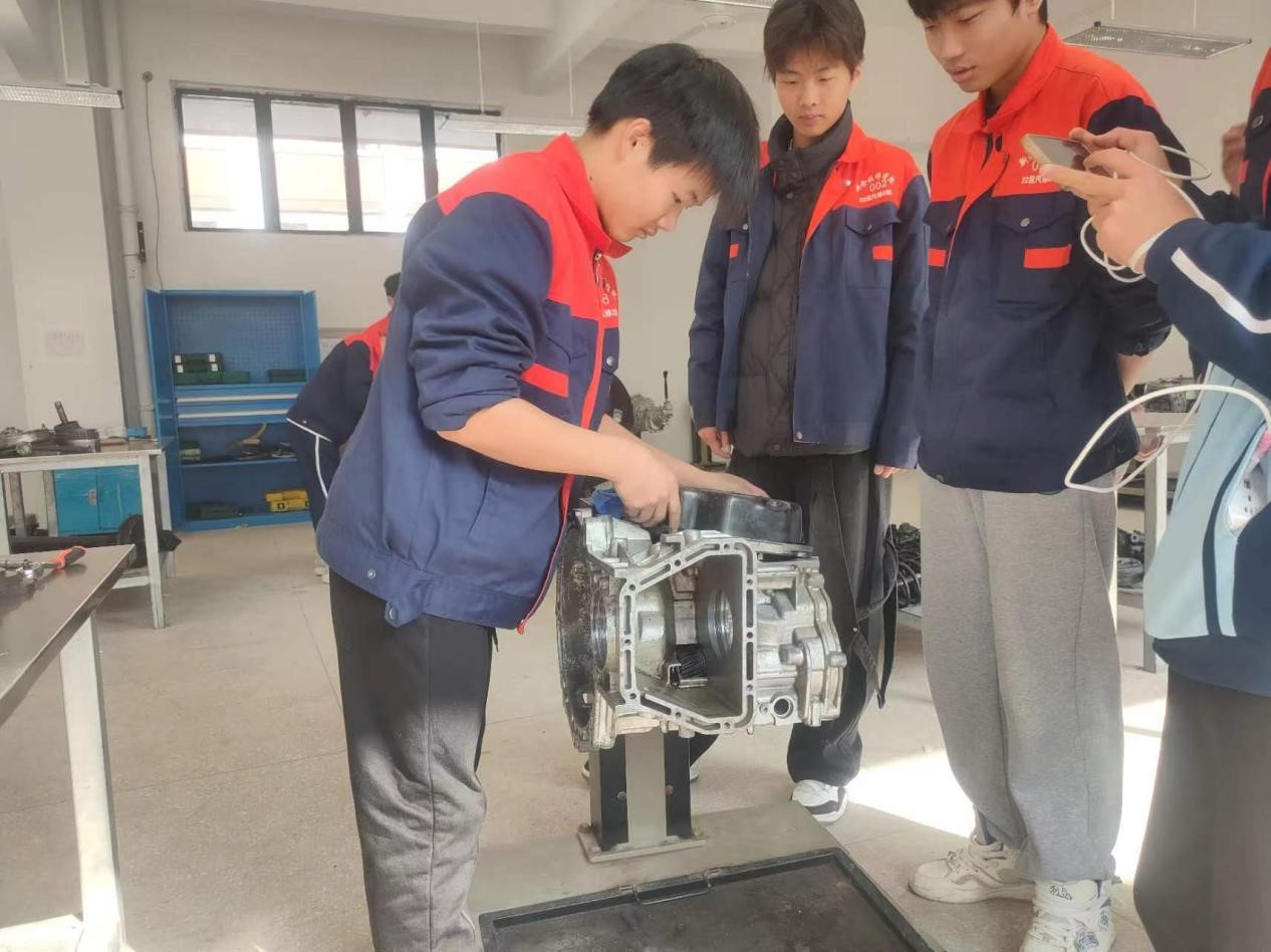 【新余职业学校】汽车底盘拆装比赛报道