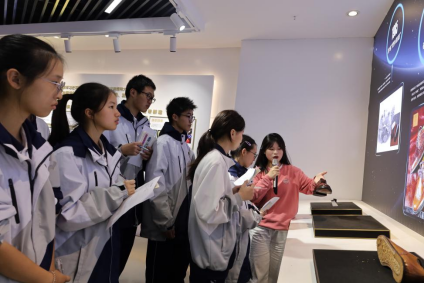 【温州职业学校】温州轻工职校学生康奈见习活动