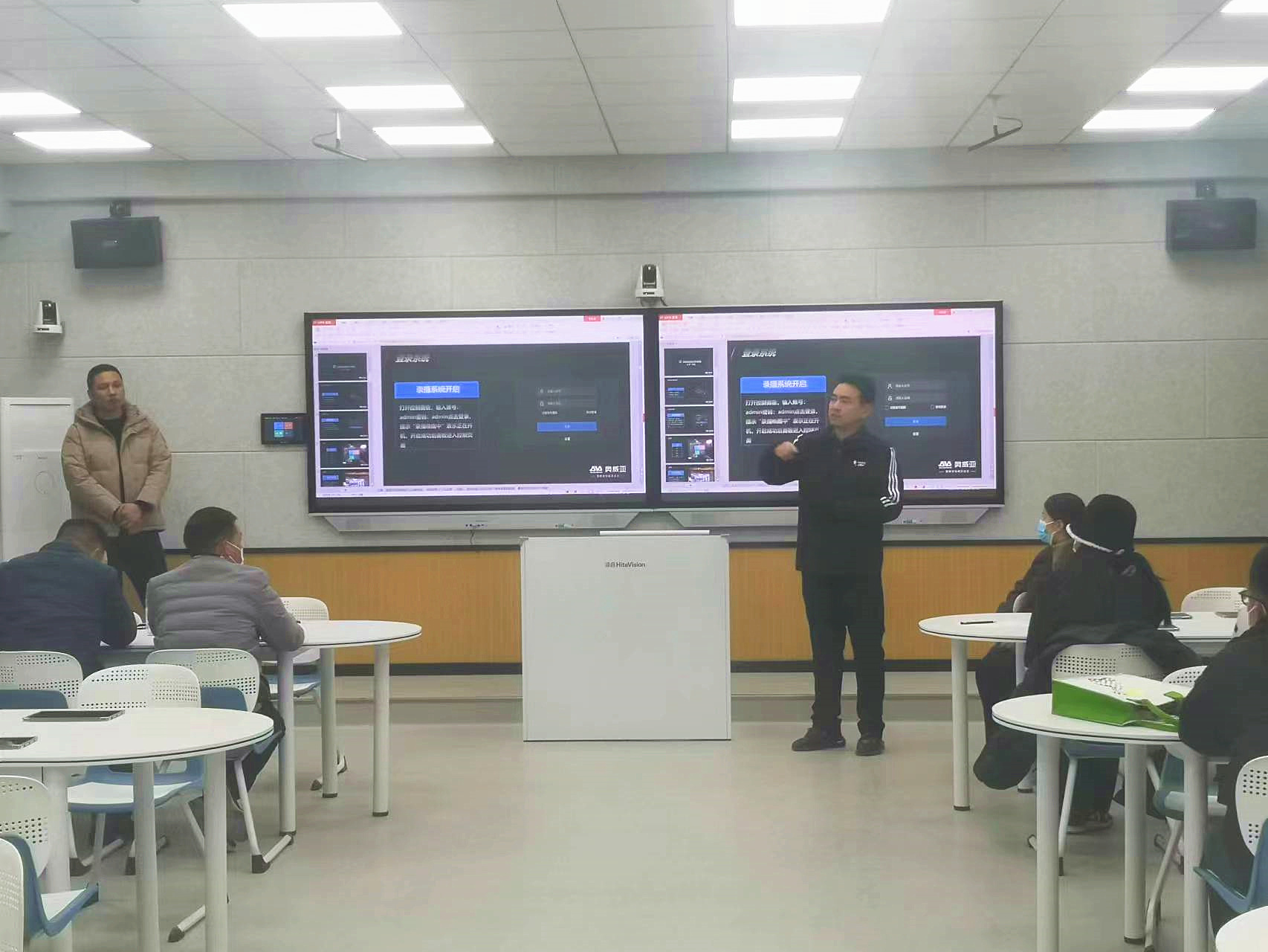 【咸阳职业学校】西北工业学校教务科组织录播室信息化培训会