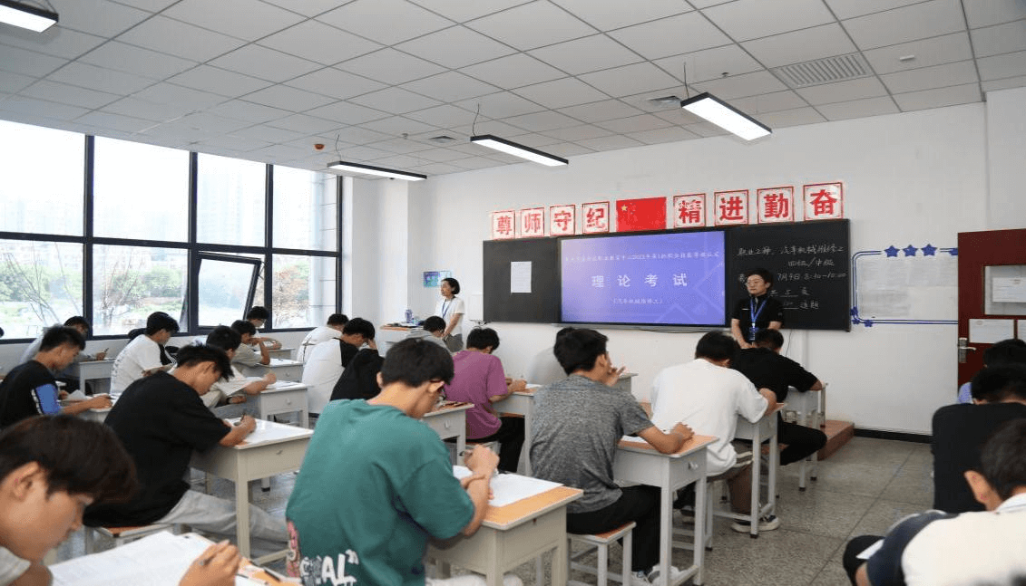 【咸阳职教中心】咸阳市秦都区职业教育中心2023年第1批职业技能等级认定  汽车机械维修工中级（四级）考试考核工作顺利开展