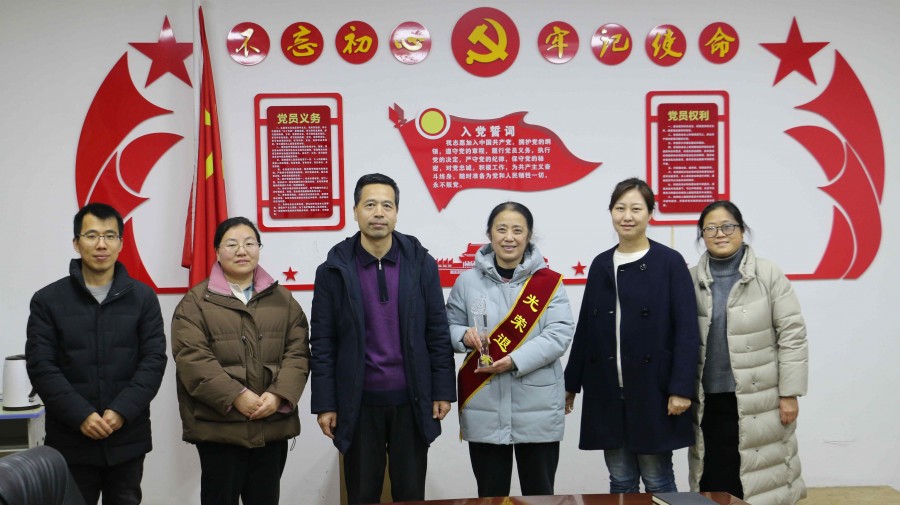 【宝鸡职业学校】陕西省第二商贸学校举办退休教师荣退座谈会