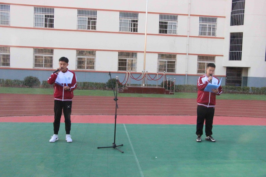 【宝鸡职业学校】陕西省第二商贸学校举行“宪法在我心中”主题升国旗仪式