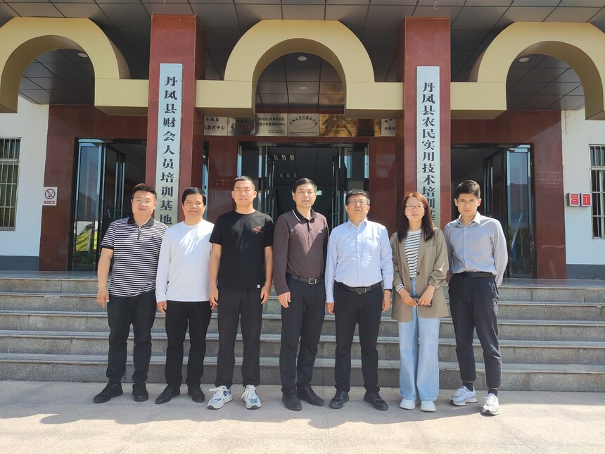 【西安职业学校】张晓彻到丹凤县职业技术教育培训中心调研