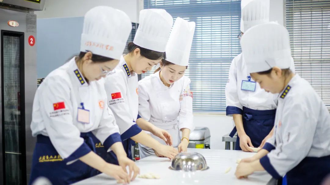 【西安职业学校】为什么跟着网上的教程学烘焙，还是会失败？