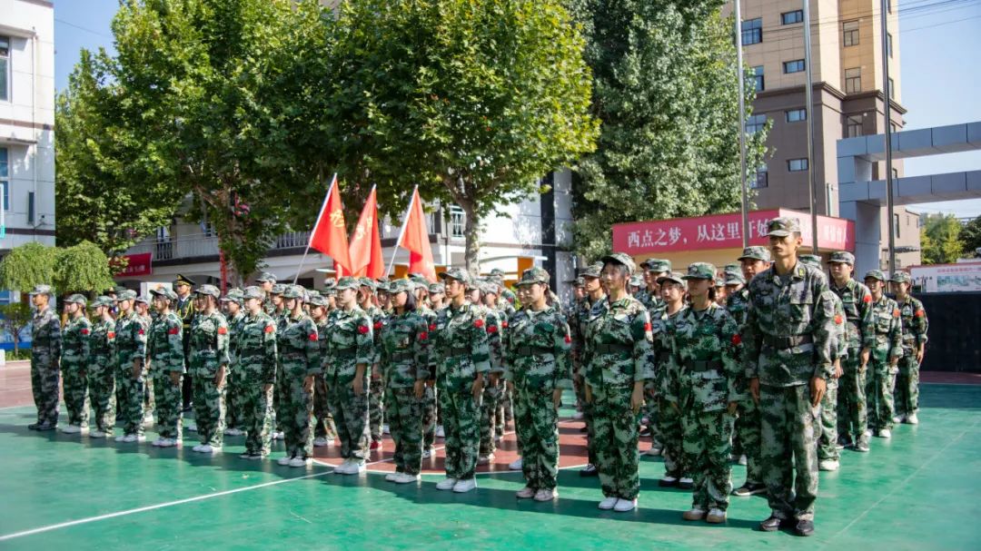 【西安食品学校】 西安食品工程高级技工学校2023级秋季新生军训汇演圆满举办