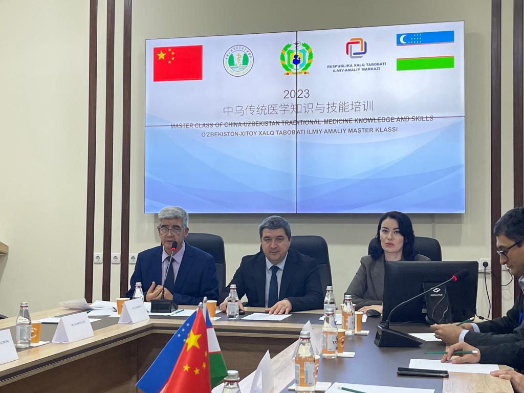 【重庆职业学校】中医药走进乌兹别克斯坦系列报道三：中乌双方开展传统医学文化与技能培训