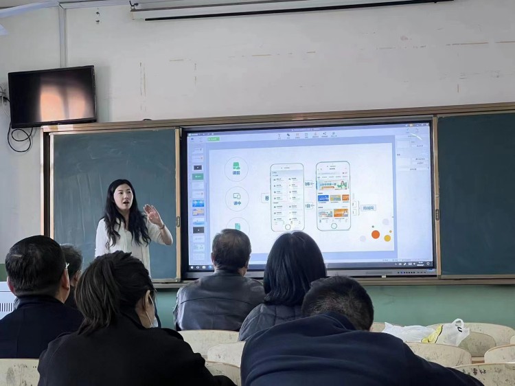 【太原职业学校】山西省经贸学校组织的智慧黑板应用培训圆满结束