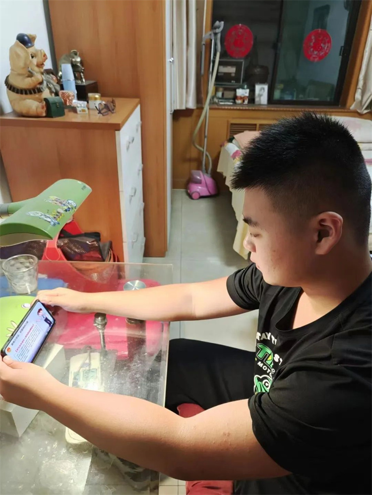 【太原职业学校】山西省经贸学校组织全体师生收看“开学第一课”