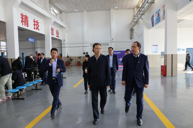 【咸阳技校】张渭在陕西交通技师学院主持召开西咸新区属地技工院校及培训机构第三次能力提升工作会